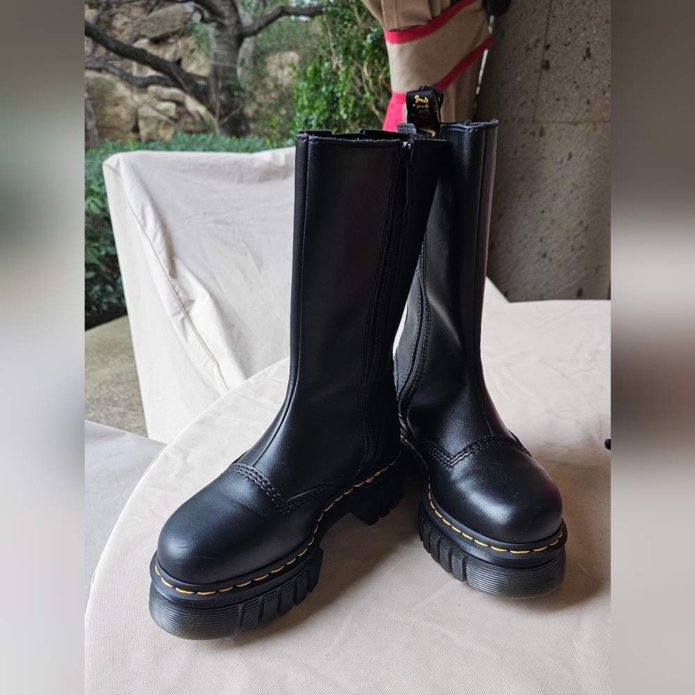 DR MARTENS - AUDRICK TALL CHELSEA - UK 5 / US 7 - NEVER WORN